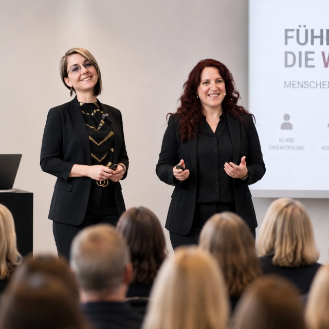 Martina Hochstöger u Edith Mazza präsentieren